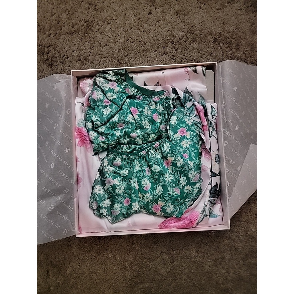 VICTORIA'S SECRET Very Sexy 4-Piece Silk Gift Set w/ Tags, Small